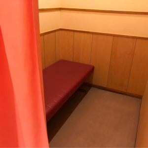 みんな用は長椅子