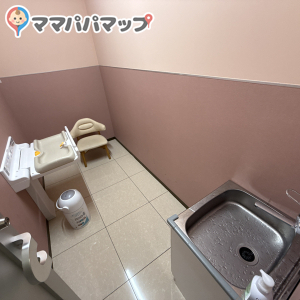 バースデイ鶴見店(2F)の授乳室・オムツ替え台情報 画像1