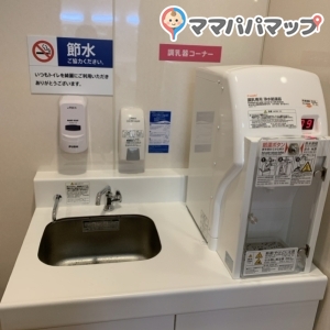 駐車場から店内への授乳室