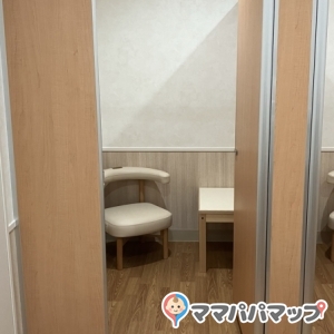 鍵付きの授乳室が2つ