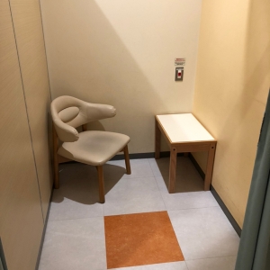 ベビーカーも余裕で入れる授乳個室が4部屋