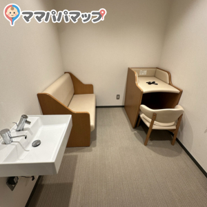 オリックス劇場（1F）の授乳室・おむつ替え台の写真(1枚目)