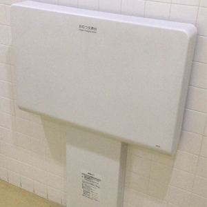 セブンタウン小豆沢(1F 多機能トイレ他)のオムツ替え台情報 画像3