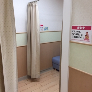 授乳室内にベビーカーも収まる