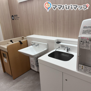 阿蘇くまもと空港国際線搭乗ゲートの授乳室・おむつ替え台の写真(2枚目)