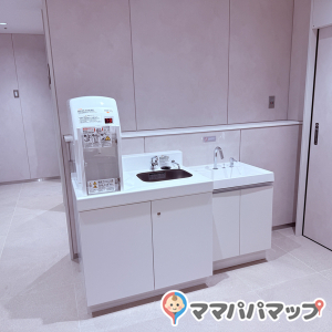 大井町トラックス(2F ベビー休憩室)の授乳室・おむつ替え台の写真(2枚目)