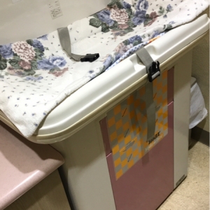 オムツ替え台