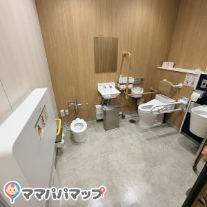 チャーリー(1F)の授乳室・おむつ替え台の写真(2枚目)