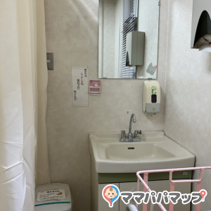 滋賀県立小児保健医療センター(1F)の授乳室・おむつ替え台の写真(1枚目)
