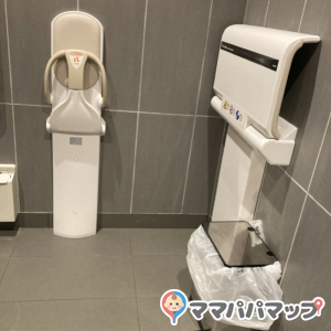 マクドナルド 串木野店(1F)のオムツ替え台情報 画像2