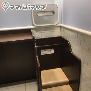 伊勢丹新宿店 6階ベビー休憩所(6階)の授乳室・オムツ替え台情報 画像18