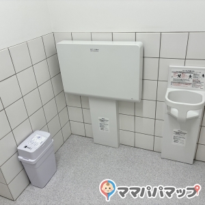 食の駅多目的トイレ(ぐっと山形間通路)(1F)のオムツ替え台情報 画像2