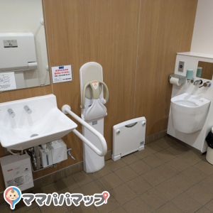 万代 西宮今津店(2F)のオムツ替え台情報 画像1