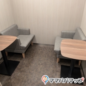 授乳室とオムツスペースは別の部屋です