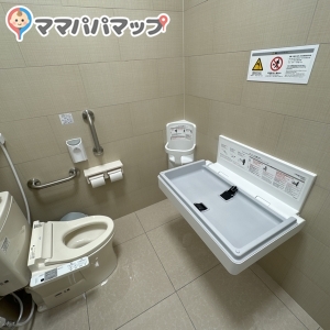 ファッションセンターしまむら八日市店のオムツ替え台情報 画像1