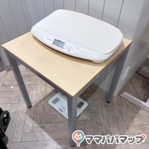 ベビースケールと体重計もあります