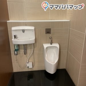 女子トイレに男児用あり