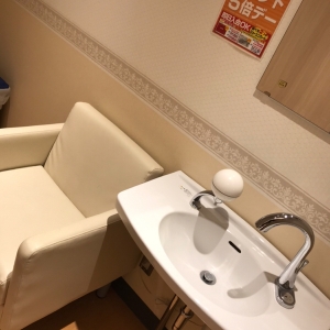 ジョーシン一宮尾西店(1F)の授乳室・おむつ替え台の写真(2枚目)