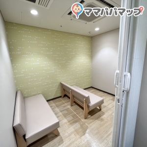広い方の授乳室