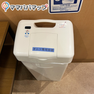 トイレ脇授乳室(2F)の授乳室・オムツ替え台情報 画像2