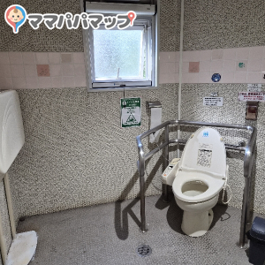 鶴舞公園 緑化センターの授乳室・おむつ替え台の写真(3枚目)