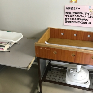 身長体重計。授乳室ではなく、このフロアのエレベーター前にあります。