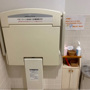 福岡日産自動車株式会社　和白店(1F)の授乳室・おむつ替え台の写真(2枚目)