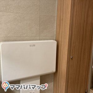 おむつ替え台ありました！小さめですが清潔で快適です。
