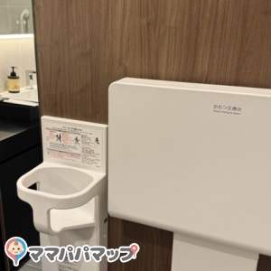 ポルシェセンター浜田山(B1)の授乳室・おむつ替え台の写真(1枚目)