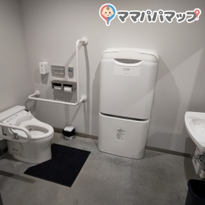 コンフィチュールアッシュ内の多目的トイレ