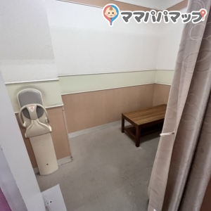 イオンモール鈴鹿(2階 赤ちゃん休憩室)の授乳室・オムツ替え台情報 画像1