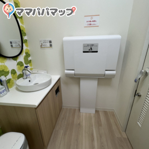 0歳からの頭のかたちクリニックの授乳室・おむつ替え台の写真(1枚目)
