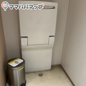もりのみやキューズモールBASE 1階女子トイレ(1F)のオムツ替え台情報 画像1
