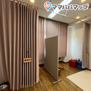 授乳スペース２つあり（カーテンで仕切り可能）