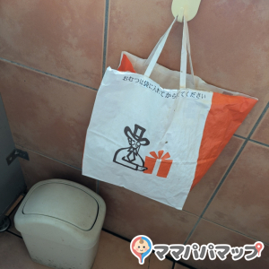 紙袋にビニールを用意してくれていました。