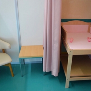 ナゴヤドーム 2F 8ゲート横の休憩室内(2F)の授乳室・オムツ替え台情報 画像1