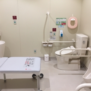 カインズホーム 伊豆高原店(1F)の授乳室・おむつ替え台の写真(1枚目)