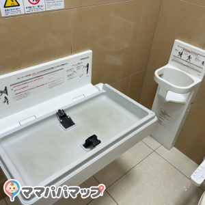 ファッションセンターしまむら 小松店1のオムツ替え台情報 画像1