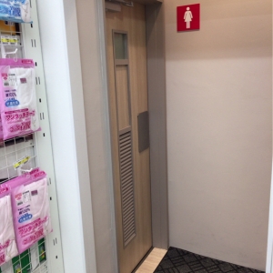 ウエルシア薬局 麻布十番店(2F)のオムツ替え台情報 画像6