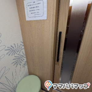 丸の内オアゾ(4F)の授乳室・おむつ替え台の写真(1枚目)
