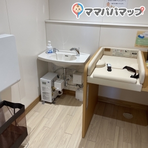 遊び場の方のおむつ台