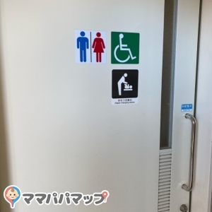 あかのれん富士厚原店の授乳室・おむつ替え台の写真(2枚目)
