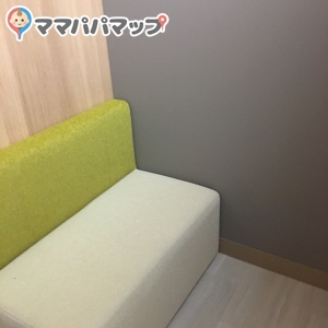 授乳用の椅子は二つあります