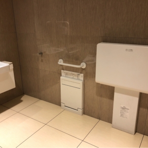 メイクマン浦添本店(2F)のオムツ替え台情報 画像3