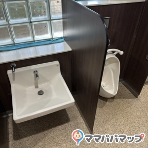 トイレ内に幼児コーナーがありました。