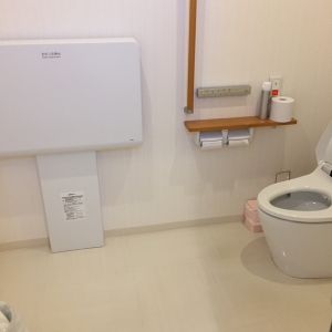 かじ皮フ科クリニック(1F)のオムツ替え台情報 画像2