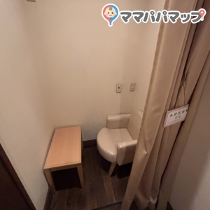 授乳室はカーテン1枚