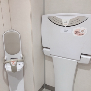 八千代市立中央図書館(1F)の授乳室・オムツ替え台情報 画像1