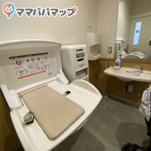 マルエツ 板橋駅前店のオムツ替え台情報 画像2