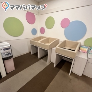 イオンモール鈴鹿(2階 赤ちゃん休憩室)の授乳室・オムツ替え台情報 画像5